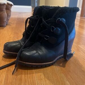 Ugg waterproof wedge boots. Sherpa lined